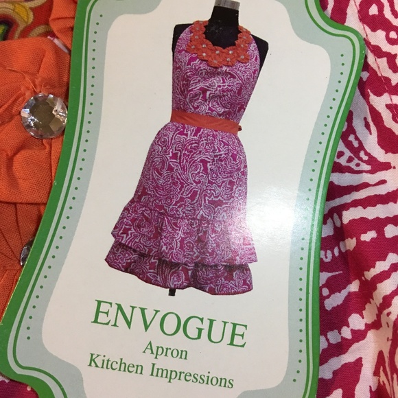 Apron with Beads and Ruffles - Picture 5 of 6